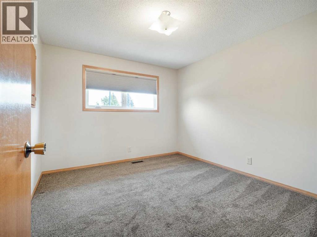 1114 Great Lakes Road S - 21