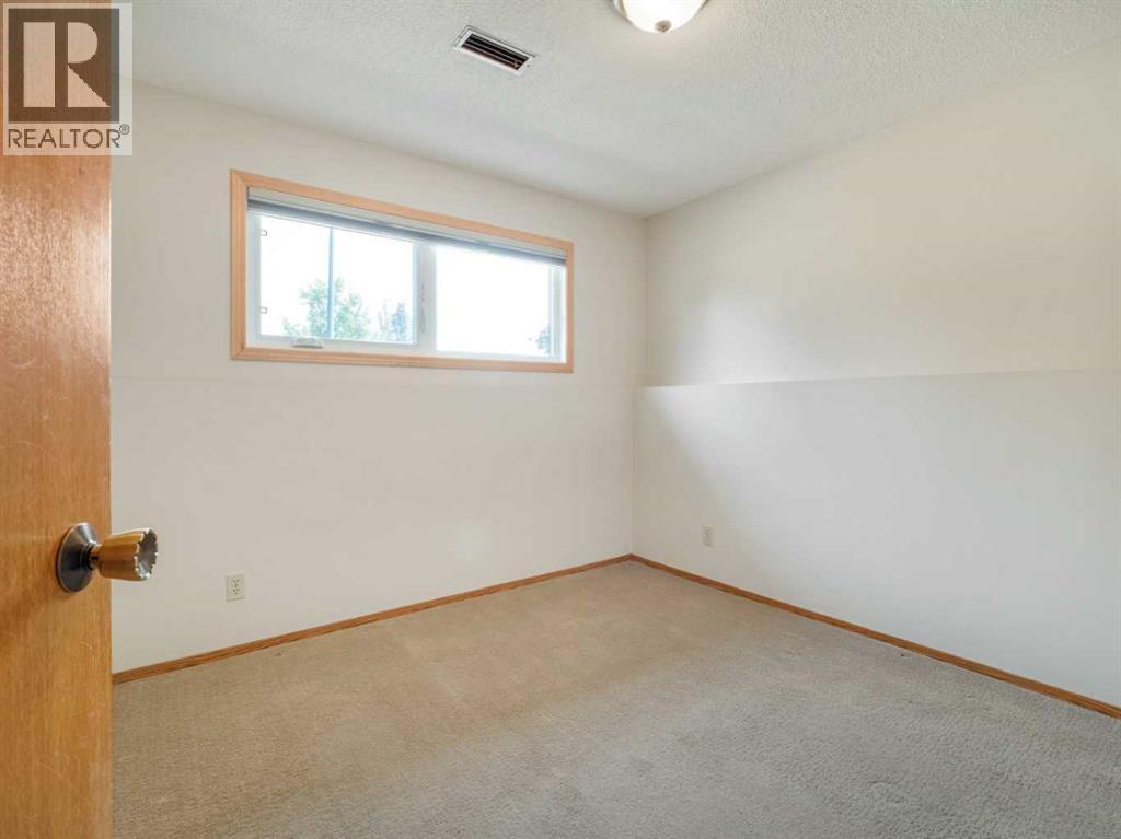 1114 Great Lakes Road S - 28