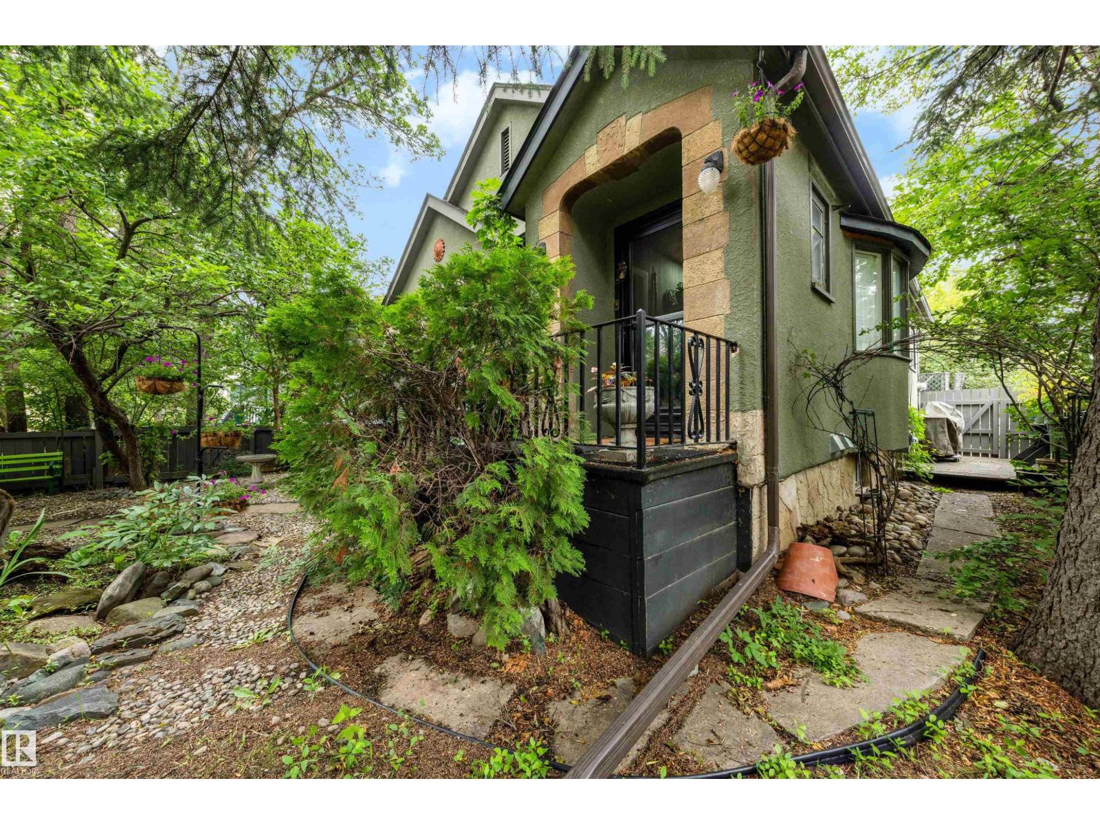 12220 109 AV NW - 37