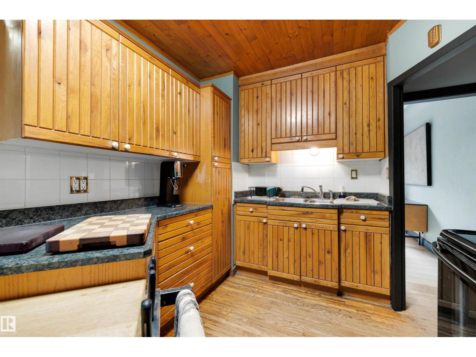 12220 109 AV NW - 18