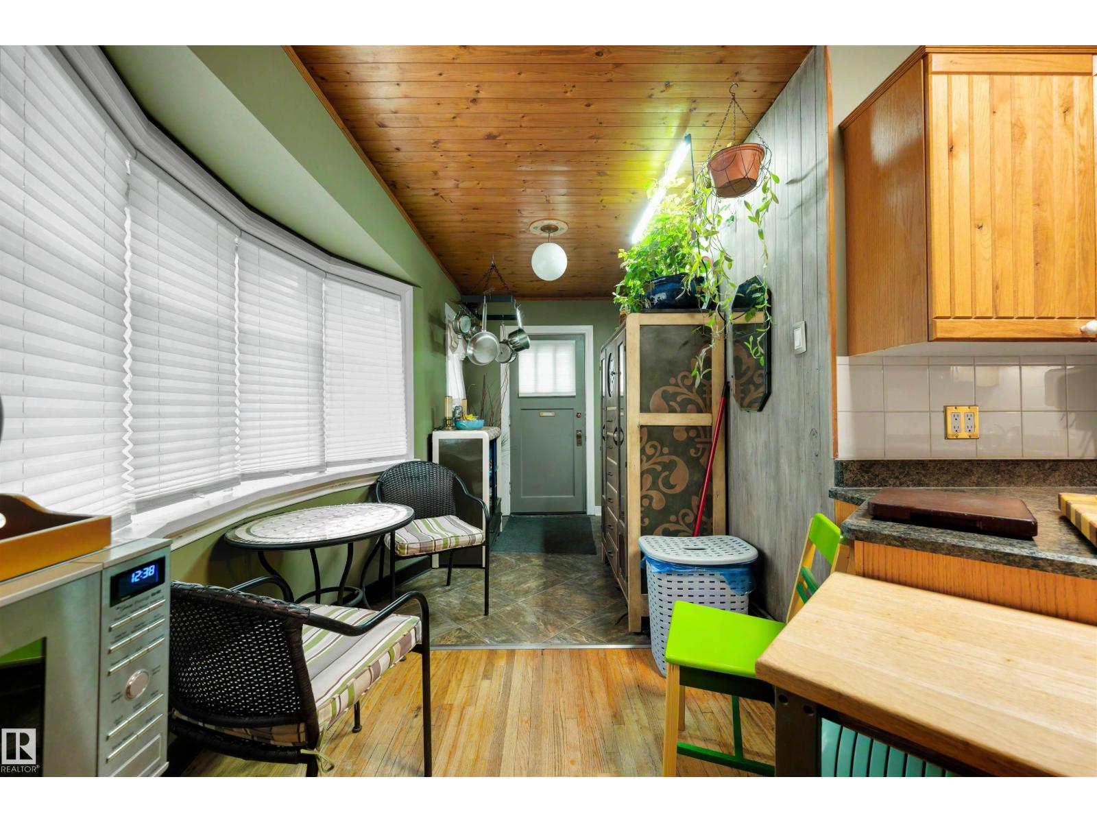 12220 109 AV NW - Image 16