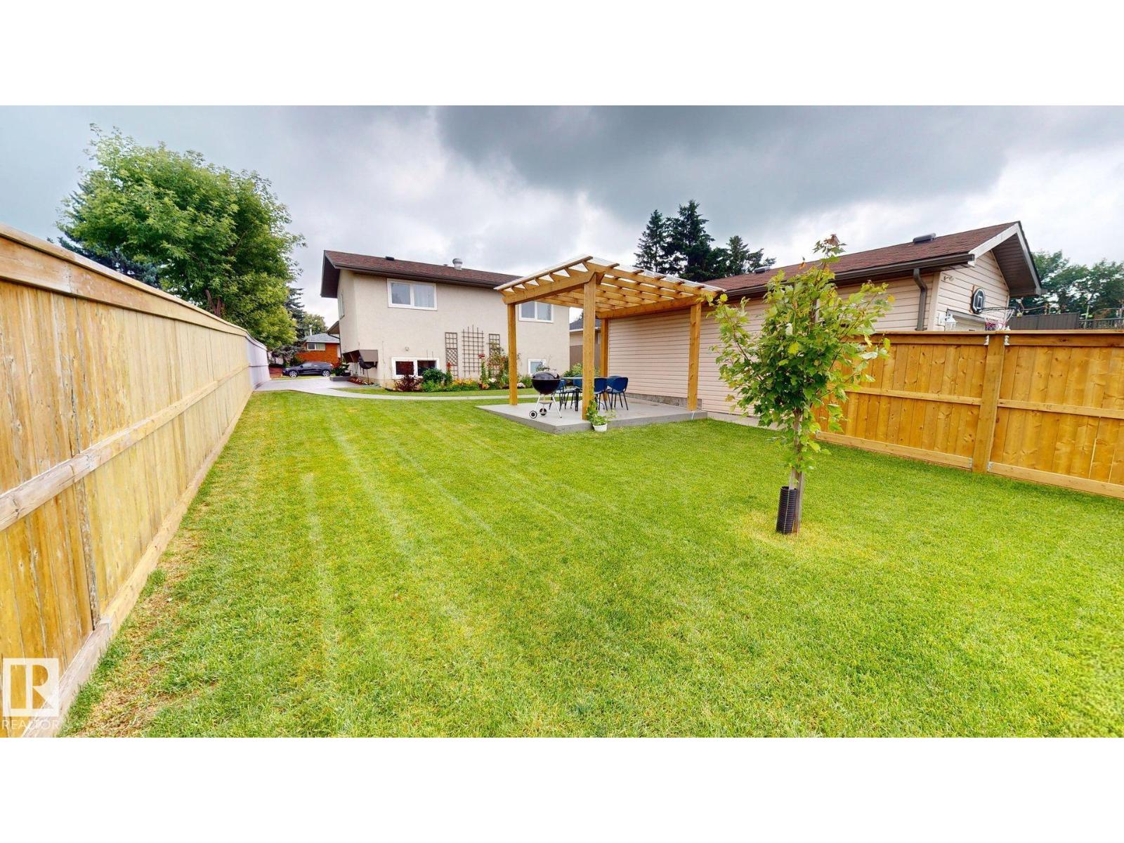 7935 22 AV NW - 20