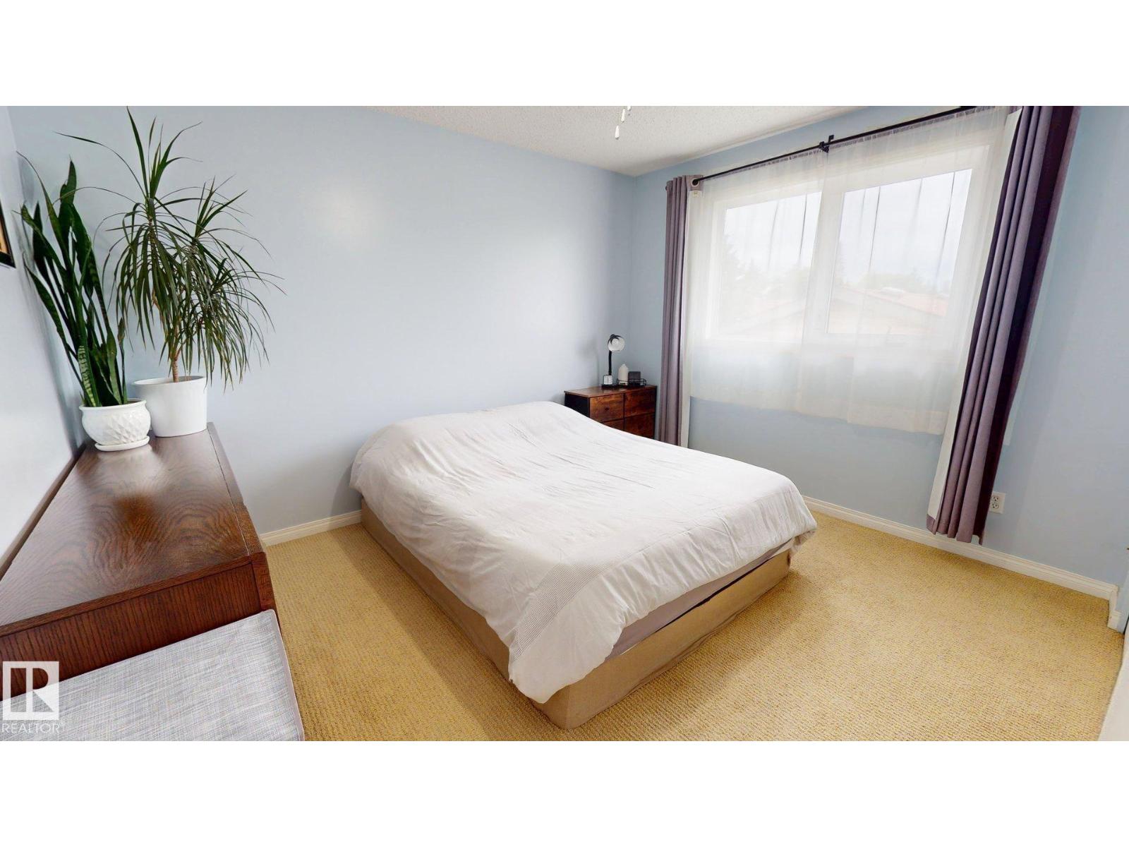 7935 22 AV NW - 8