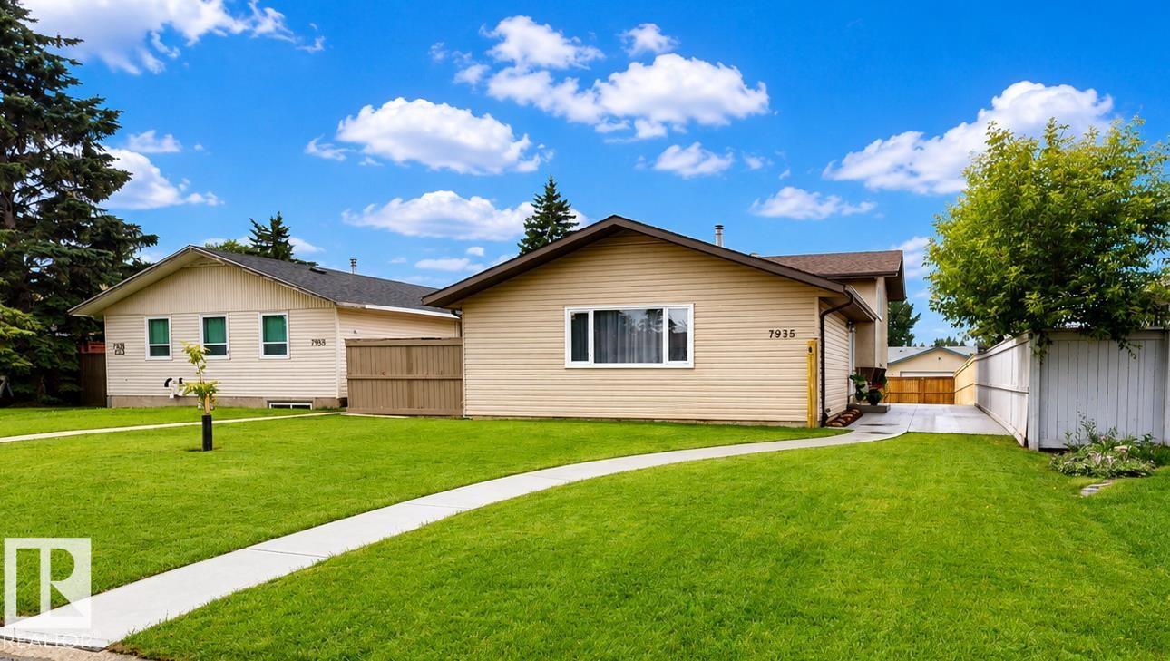 7935 22 AV NW - 1