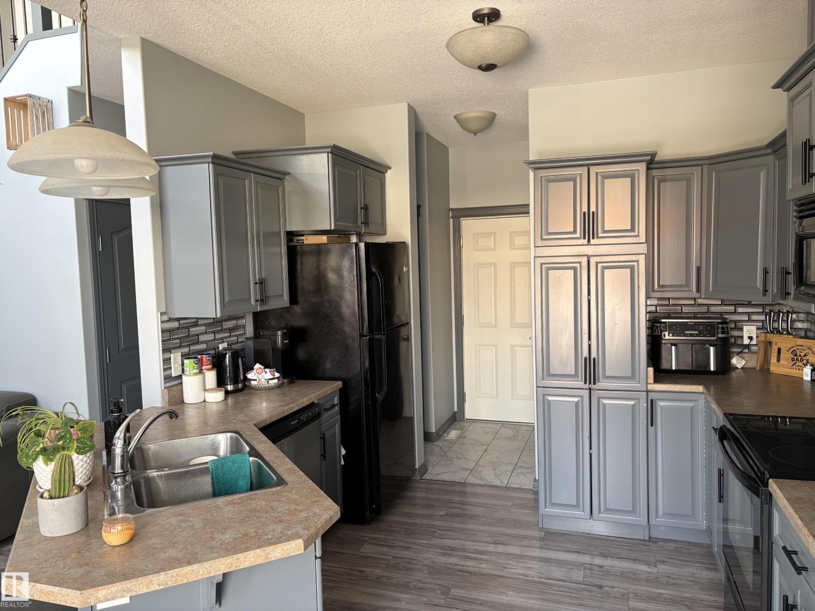 #18 4900 62 ST - Image 3
