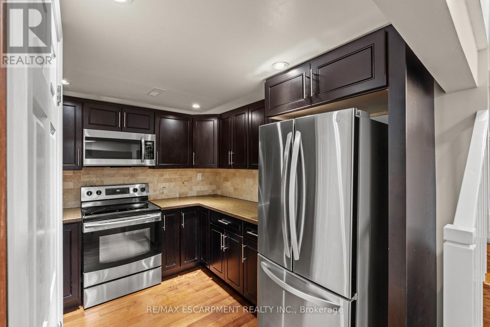 167 BERKINDALE DRIVE - 19