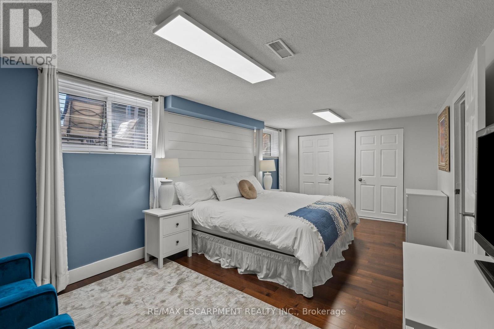 167 BERKINDALE DRIVE - 27