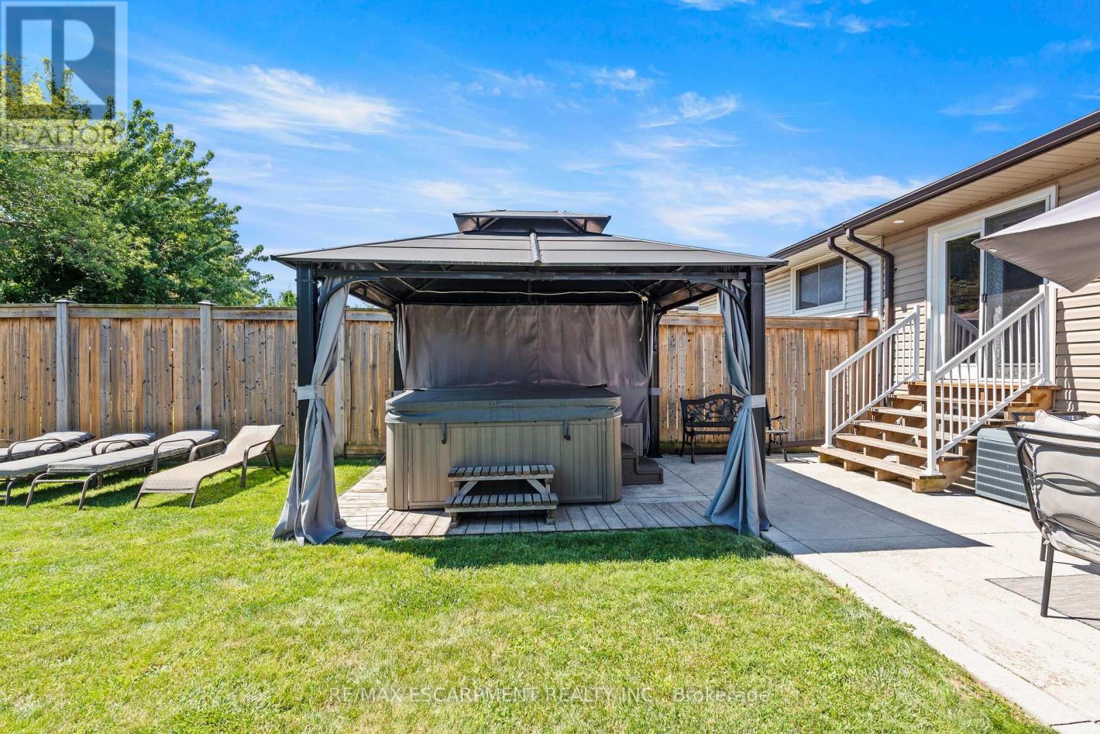 167 BERKINDALE DRIVE - 35