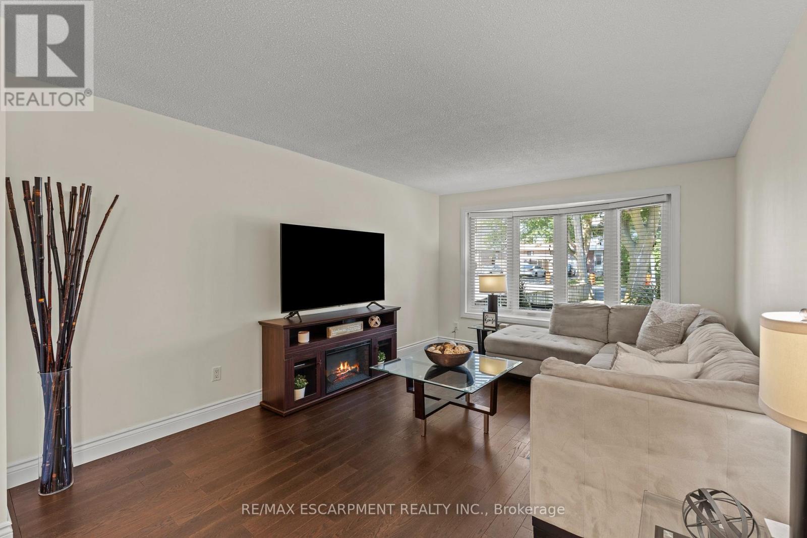 167 BERKINDALE DRIVE - 7