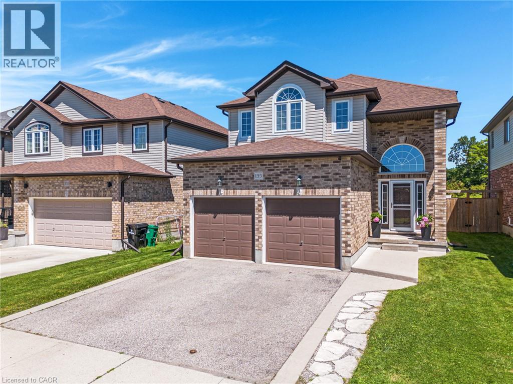 135 BROADOAKS Drive — photo 2