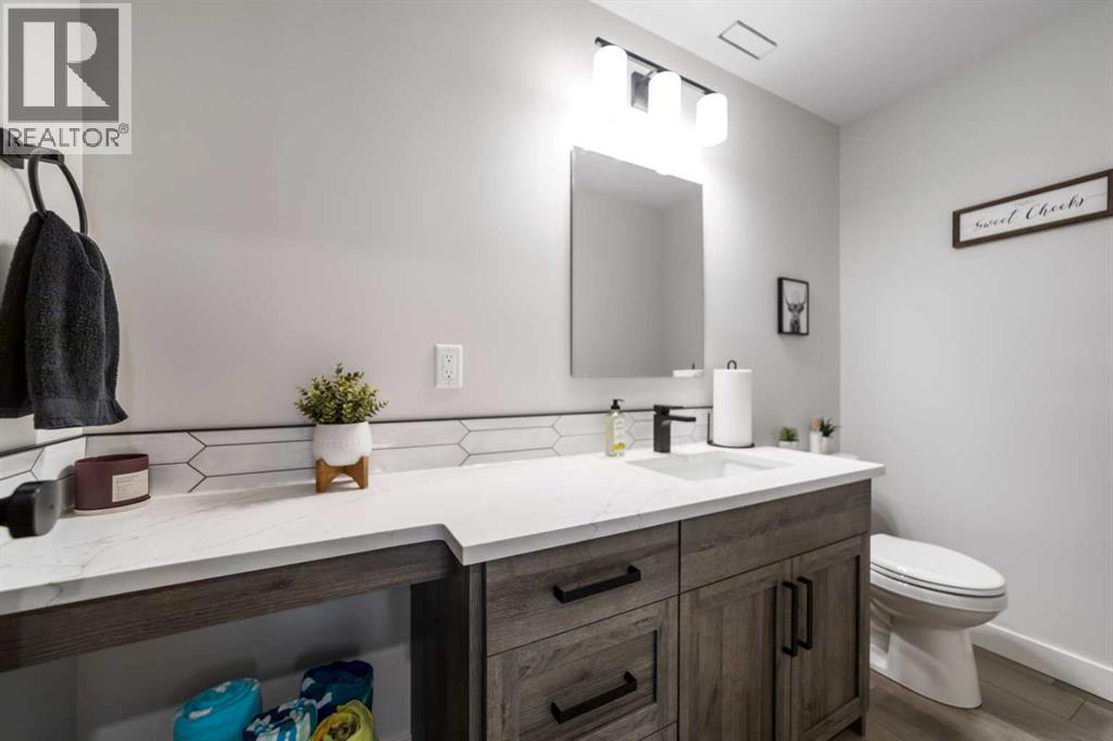#B+D 4825 54 Street - 17