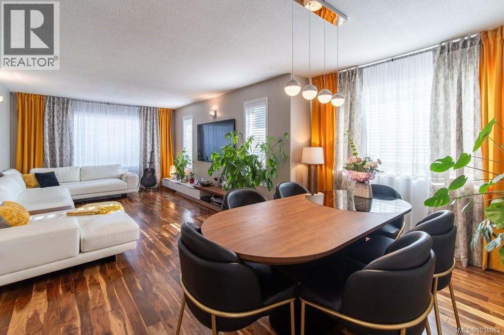 749 Marchmont Rd