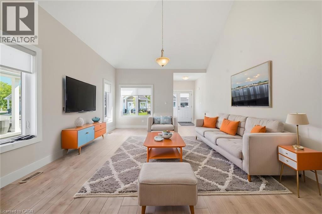 #10 744 NELSON Street W - 10