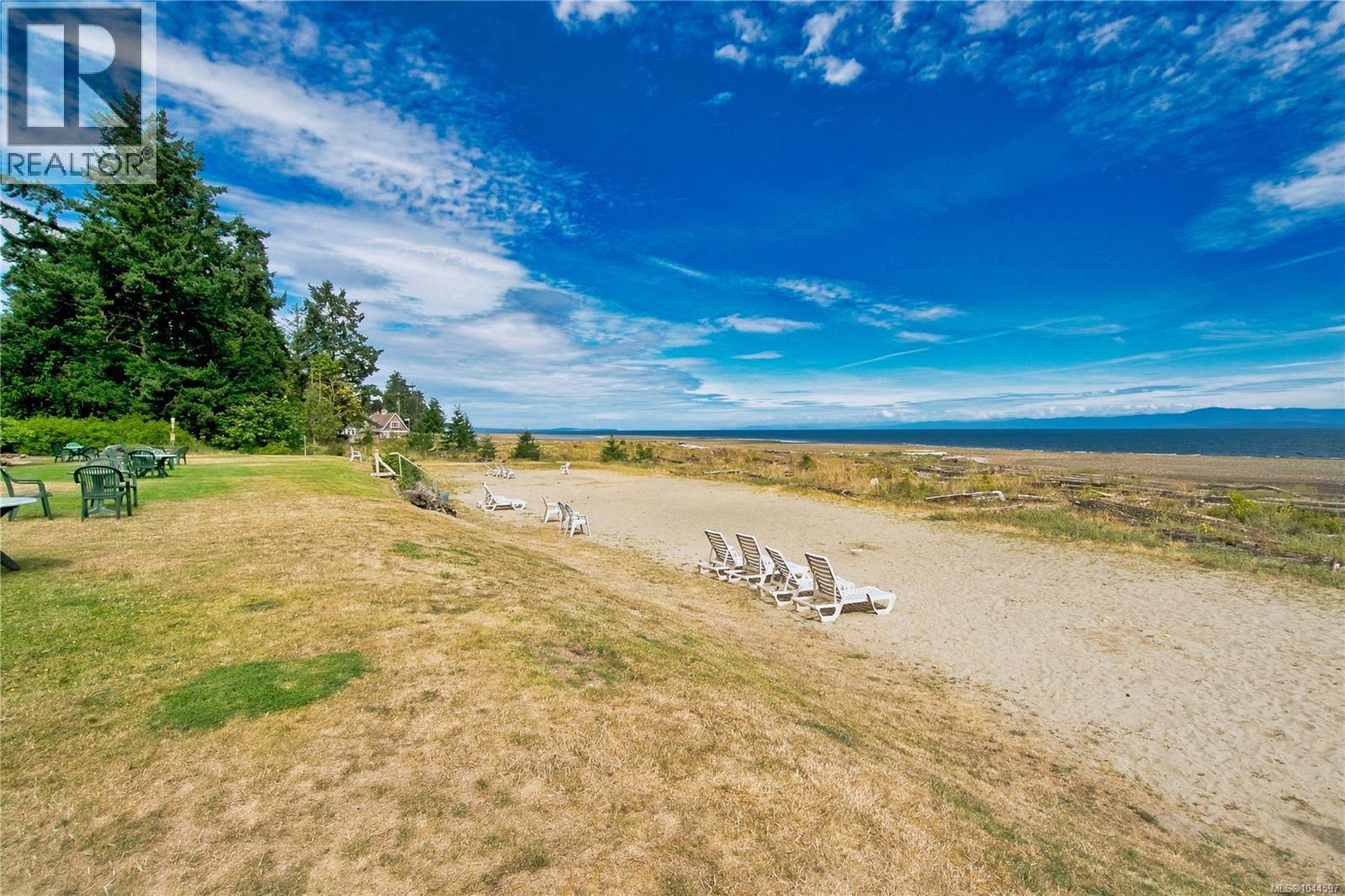 #202 3295 Island Hwy W - 29