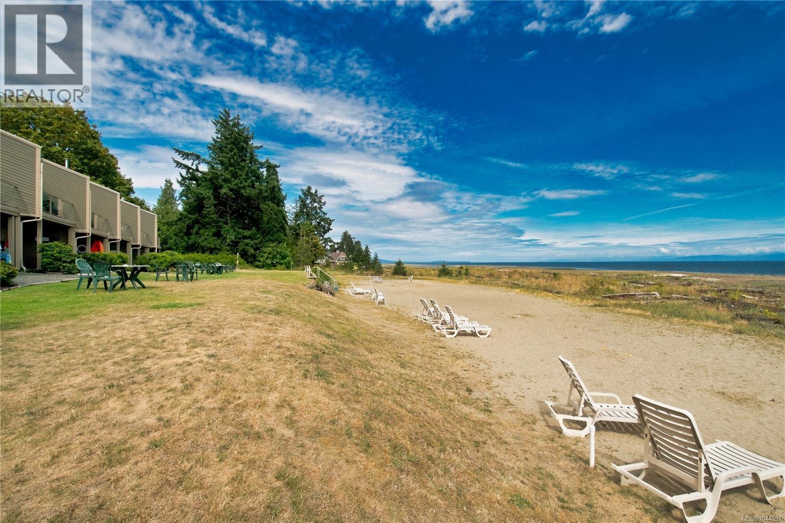 #202 3295 Island Hwy W - 28