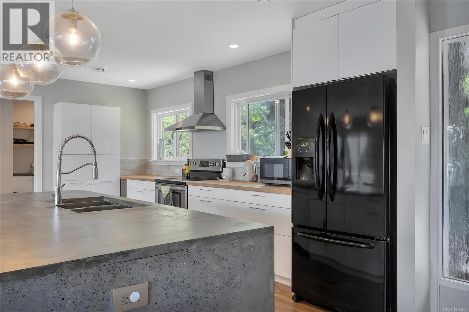 5620 Hammond Bay Rd - Image 31
