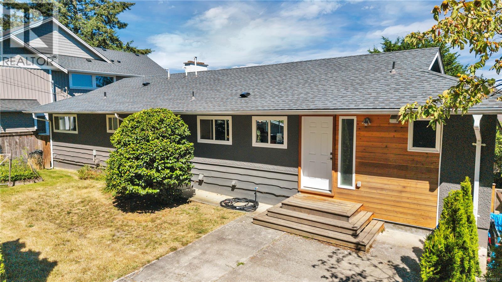 5620 Hammond Bay Rd - 1