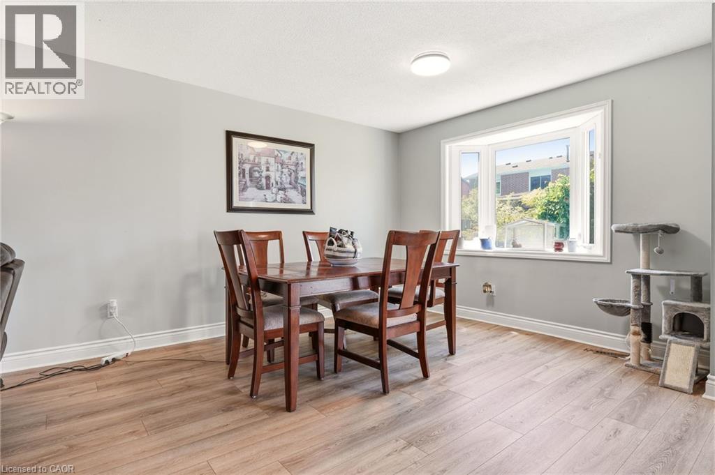 4 EILEEN Street - 12