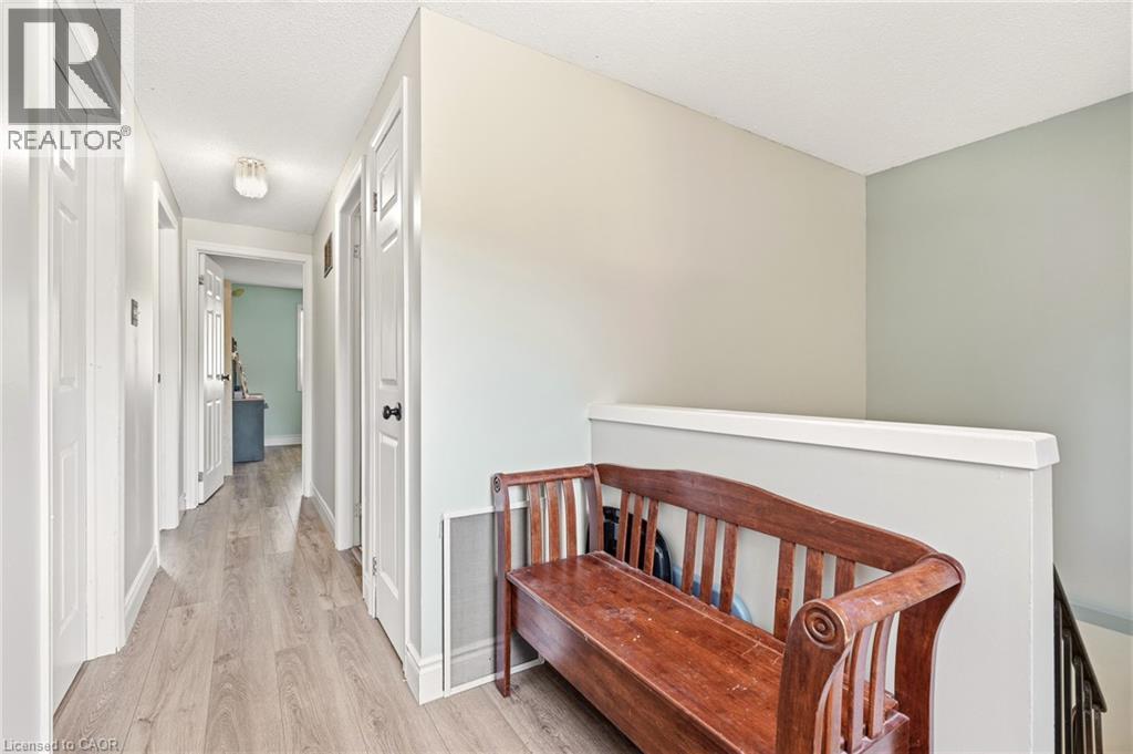 4 EILEEN Street - 22