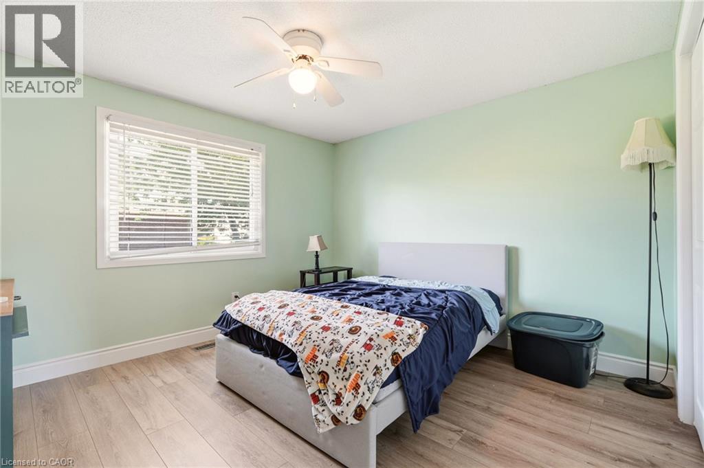 4 EILEEN Street - 28