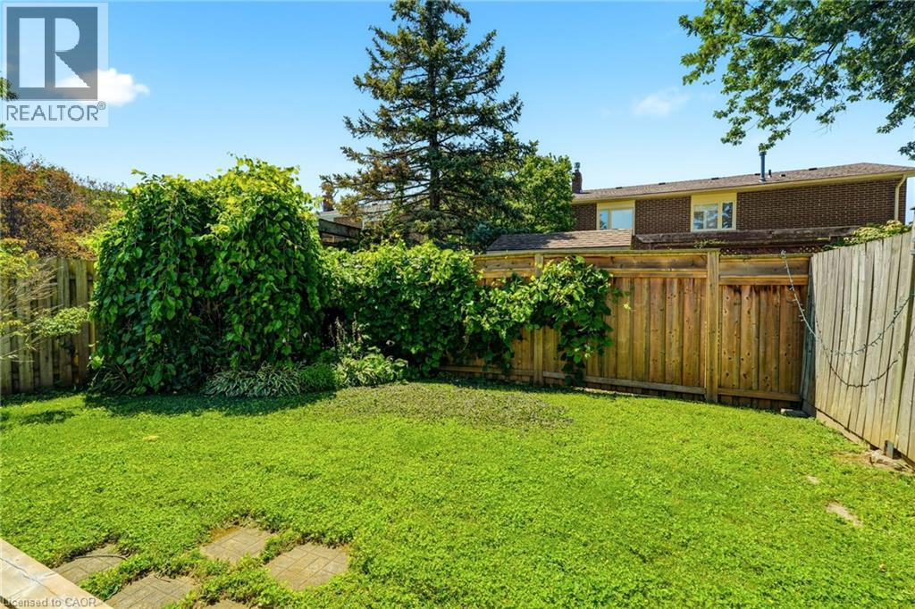 4 EILEEN Street - 35