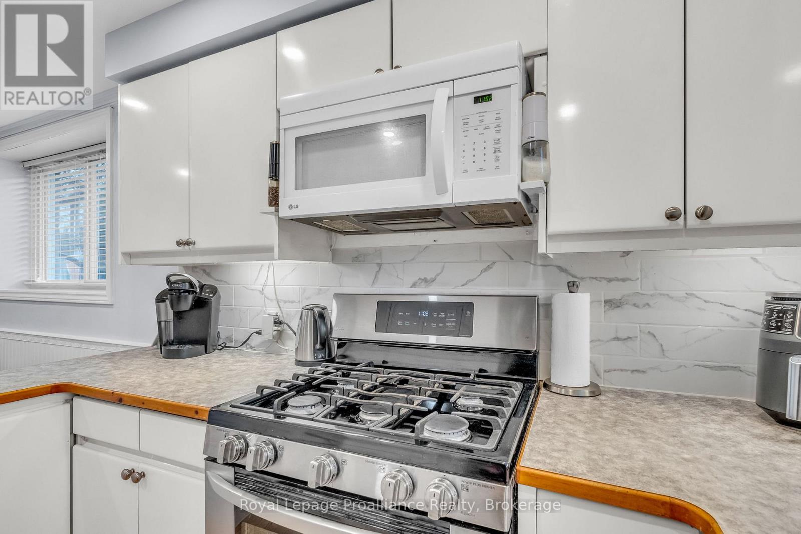394 SUNSET BOULEVARD - 16