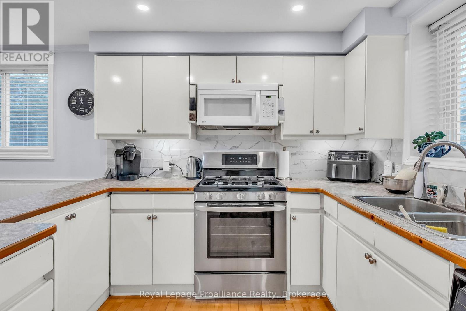 394 SUNSET BOULEVARD - 12