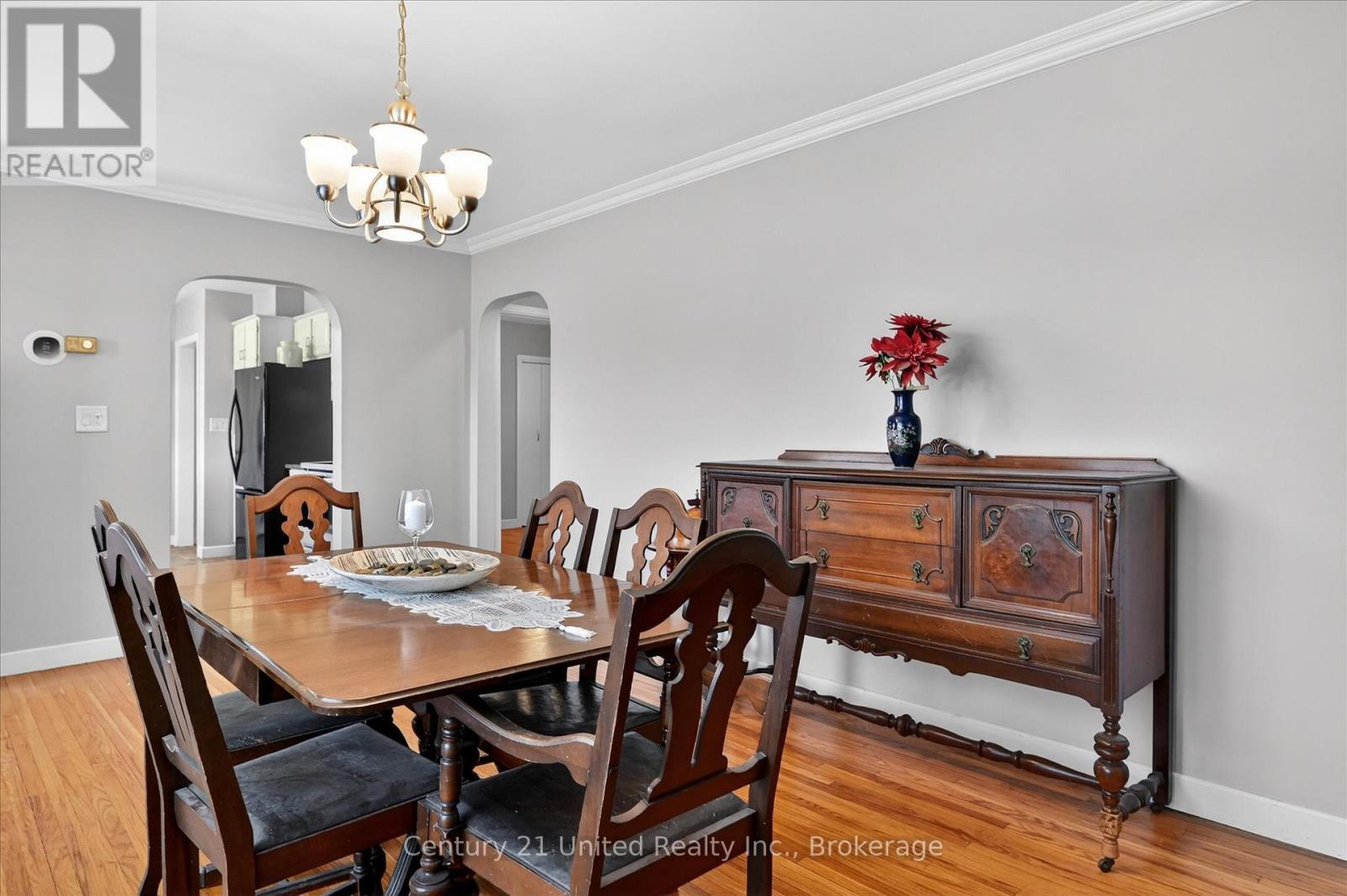 323 ST LAWRENCE STREET W - 21