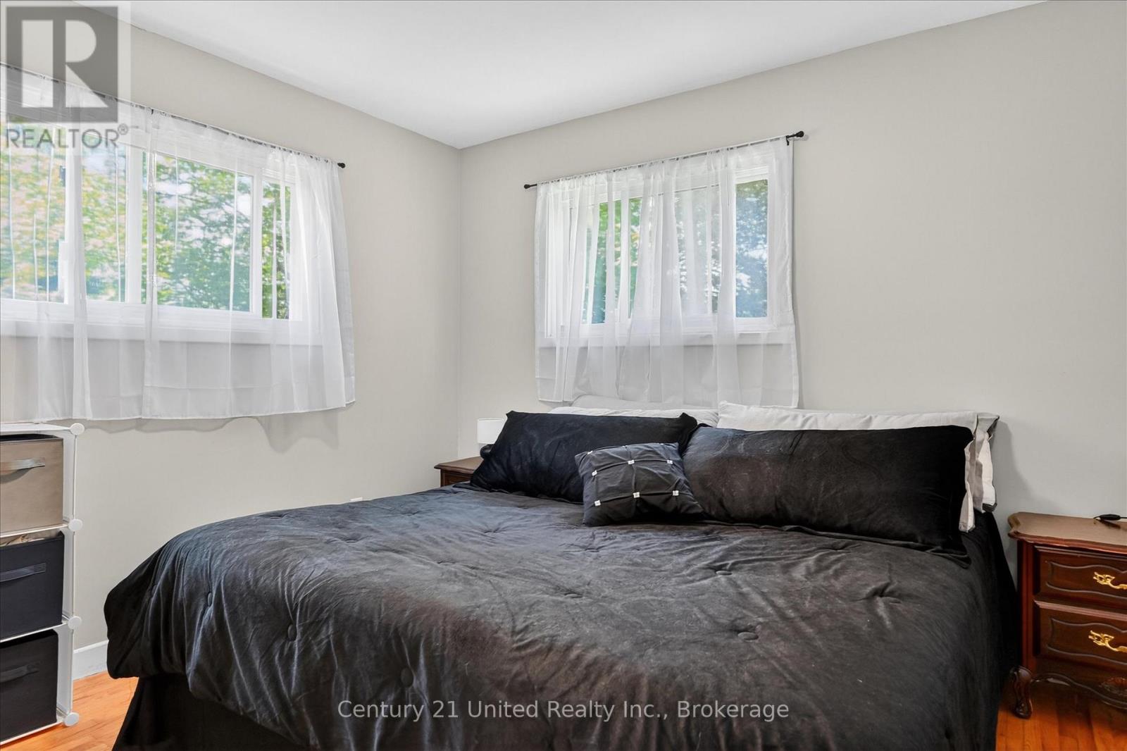323 ST LAWRENCE STREET W - 23