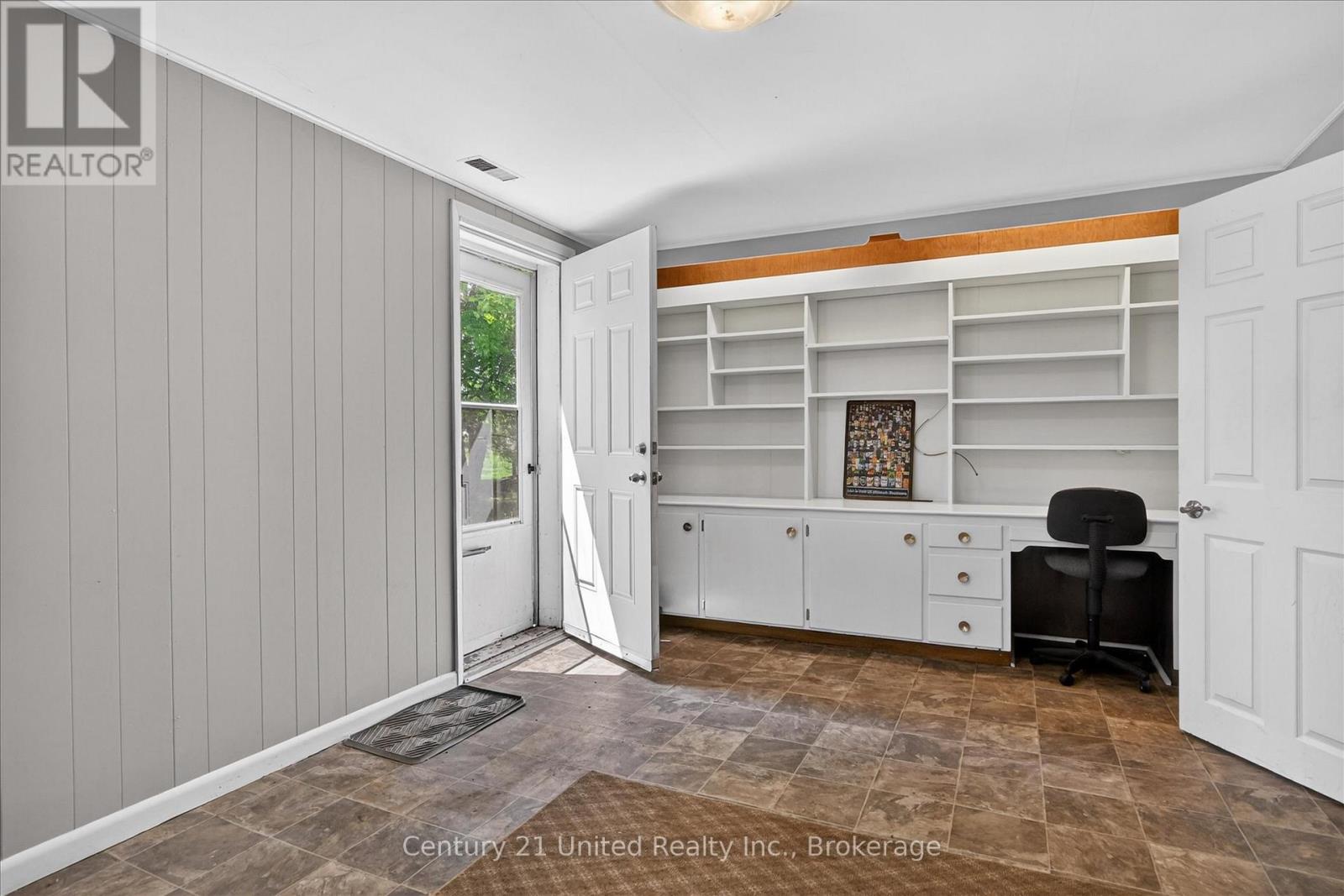 323 ST LAWRENCE STREET W - Image 30