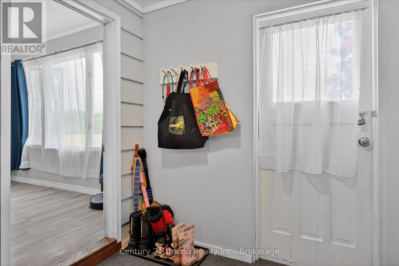323 ST LAWRENCE STREET W - 7