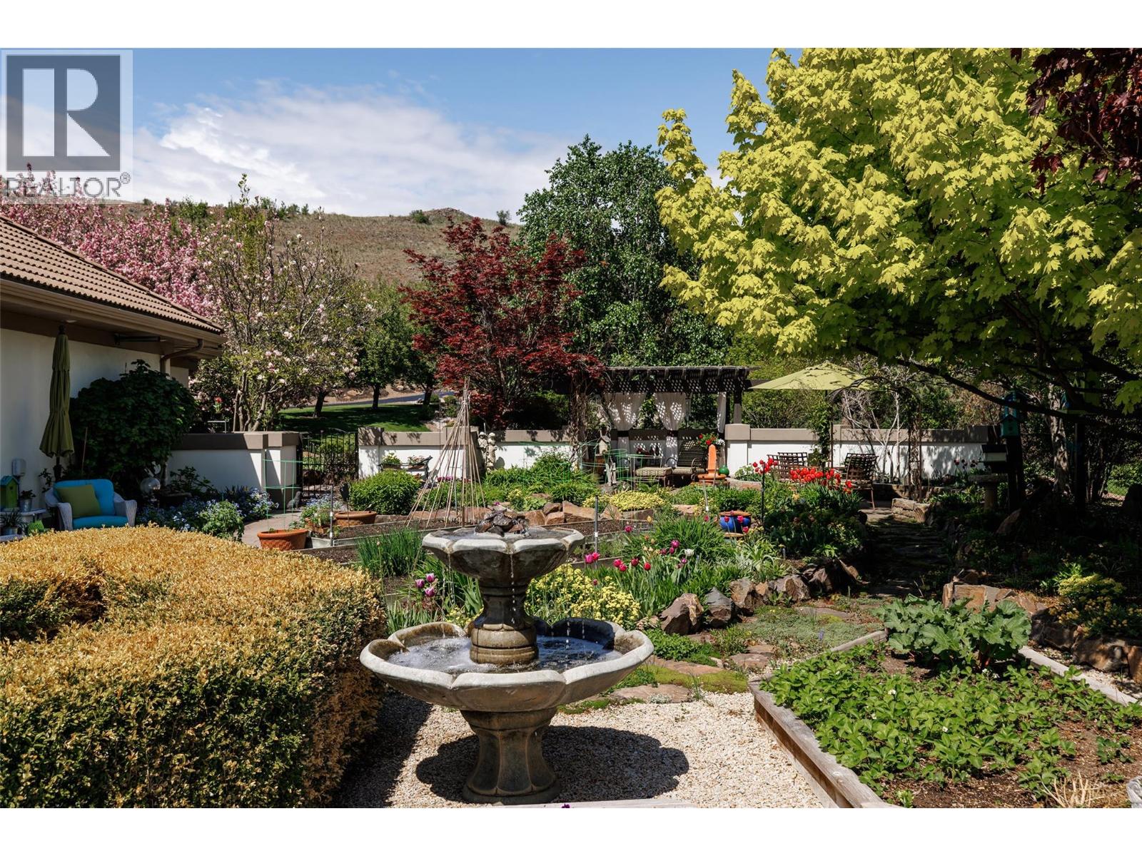 #1 315 Kalamalka Lakeview Drive - 37