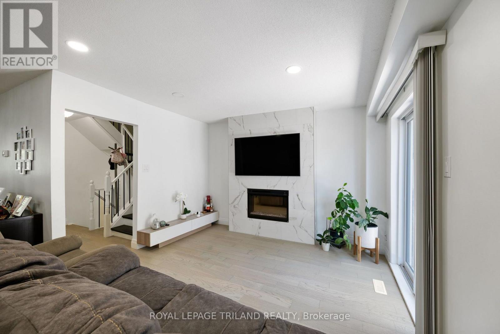 #43 711 OSGOODE DRIVE - 15
