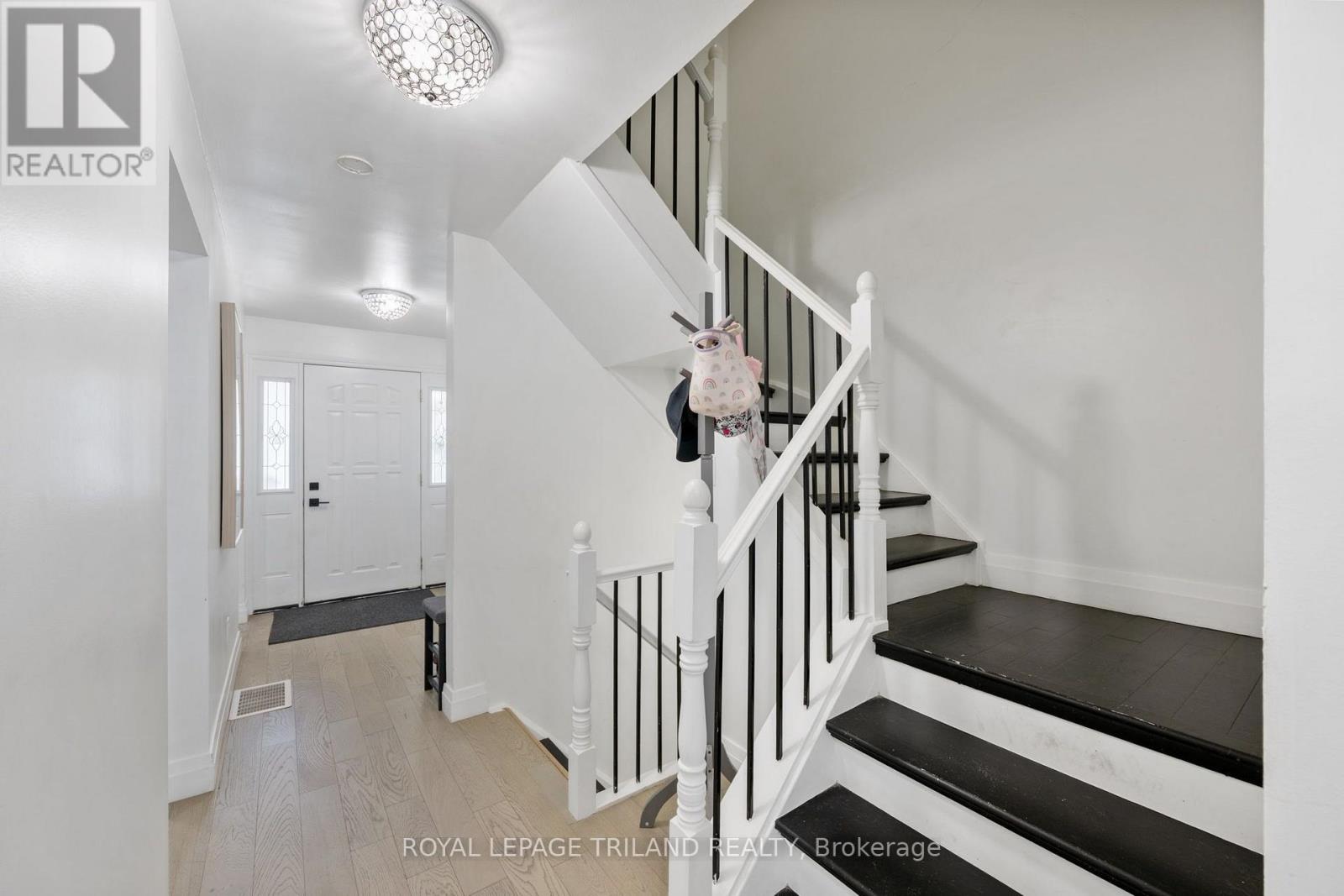 #43 711 OSGOODE DRIVE - Image 17