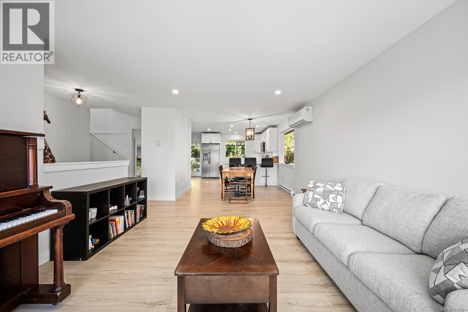 1732 Penfield Rd - Image 38