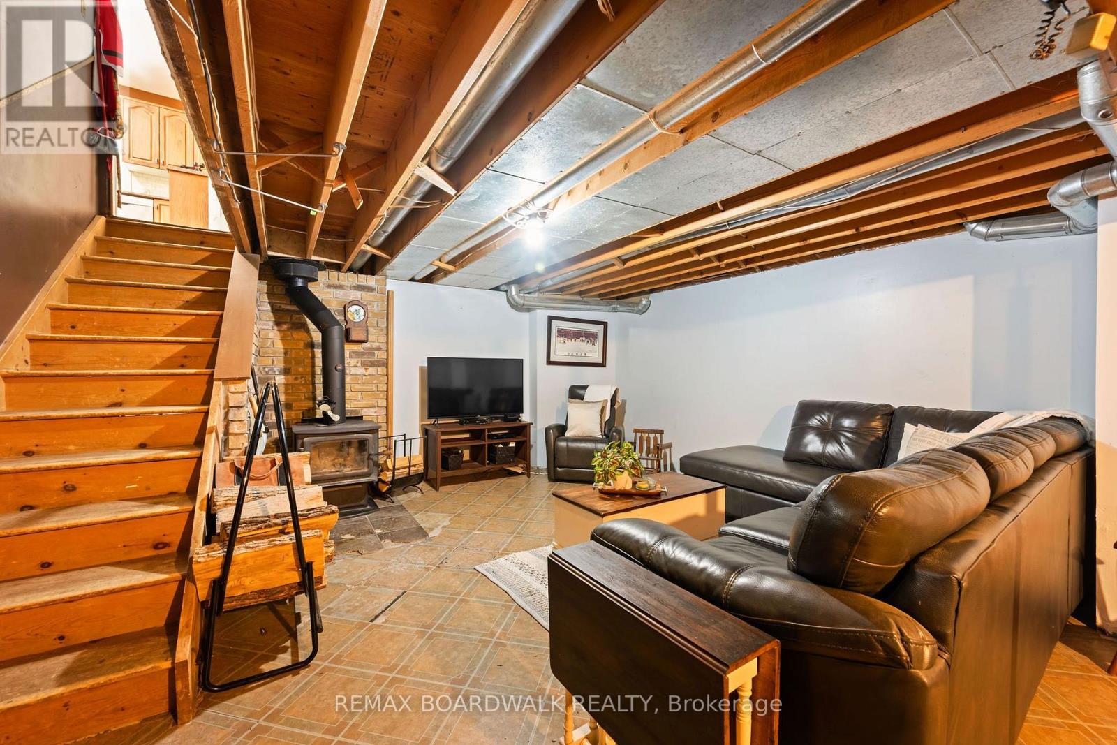 502 TENNYSON ROAD - 27