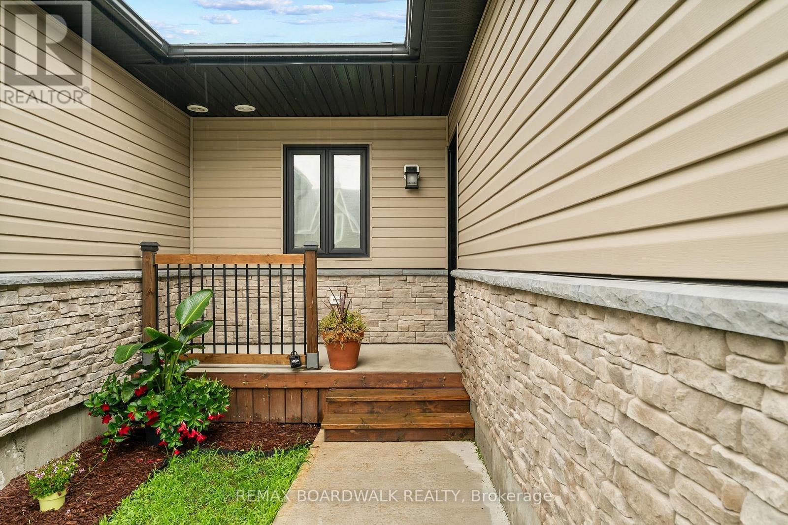 #B 32 DAVID STREET - 2