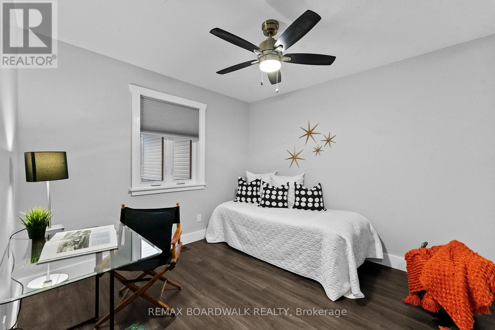 #B 32 DAVID STREET - 22