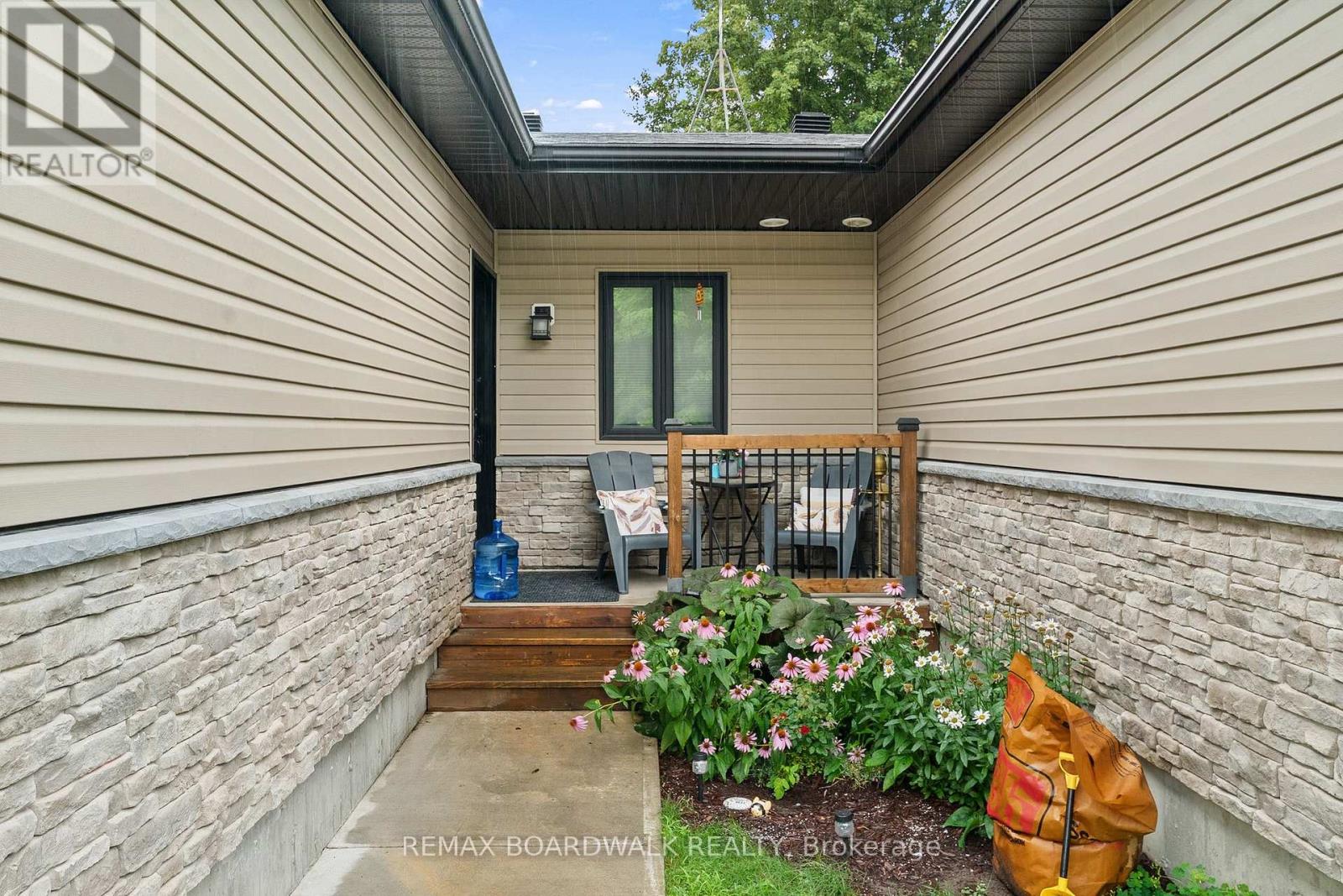 Who doesn't love a front porch?