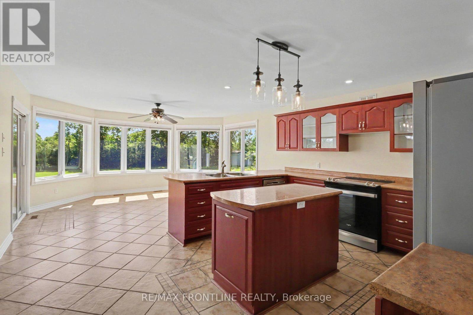 256 ORCHARD CRESCENT - 12