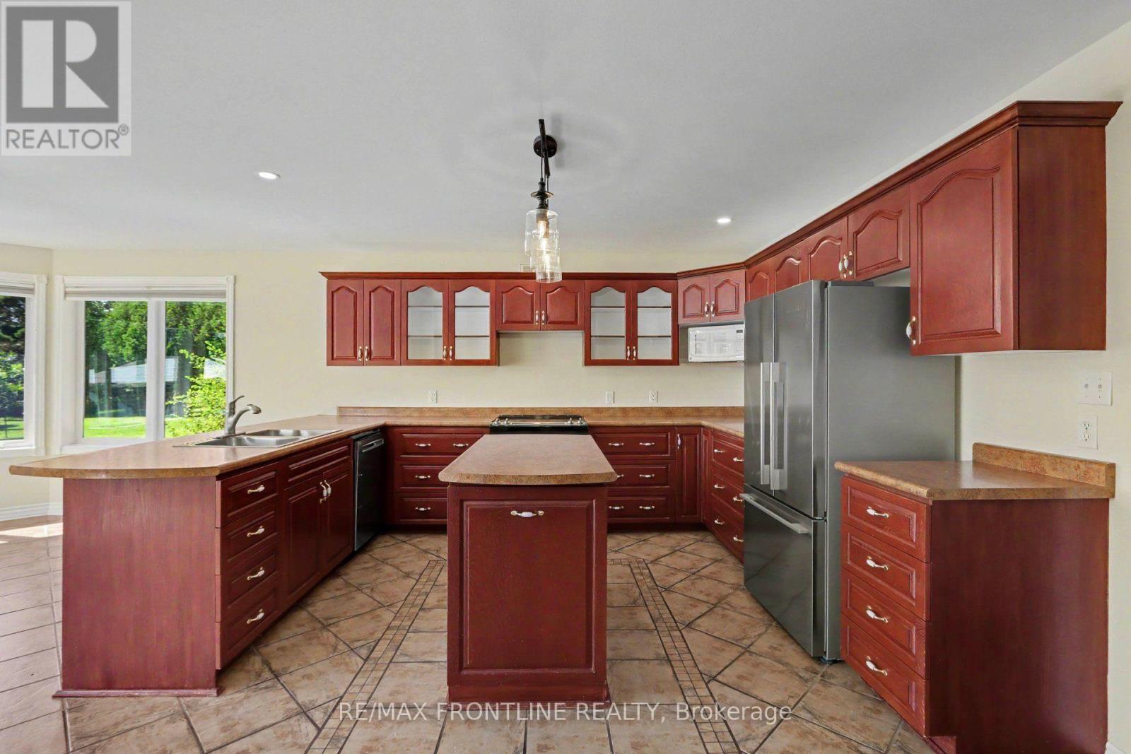 256 ORCHARD CRESCENT - 16