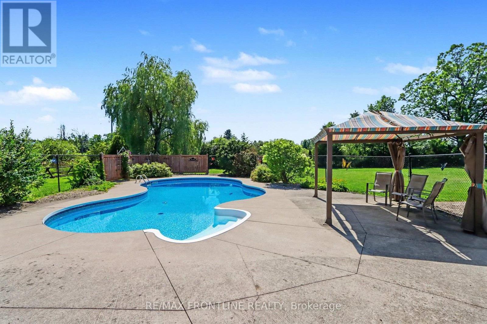 256 ORCHARD CRESCENT - 37
