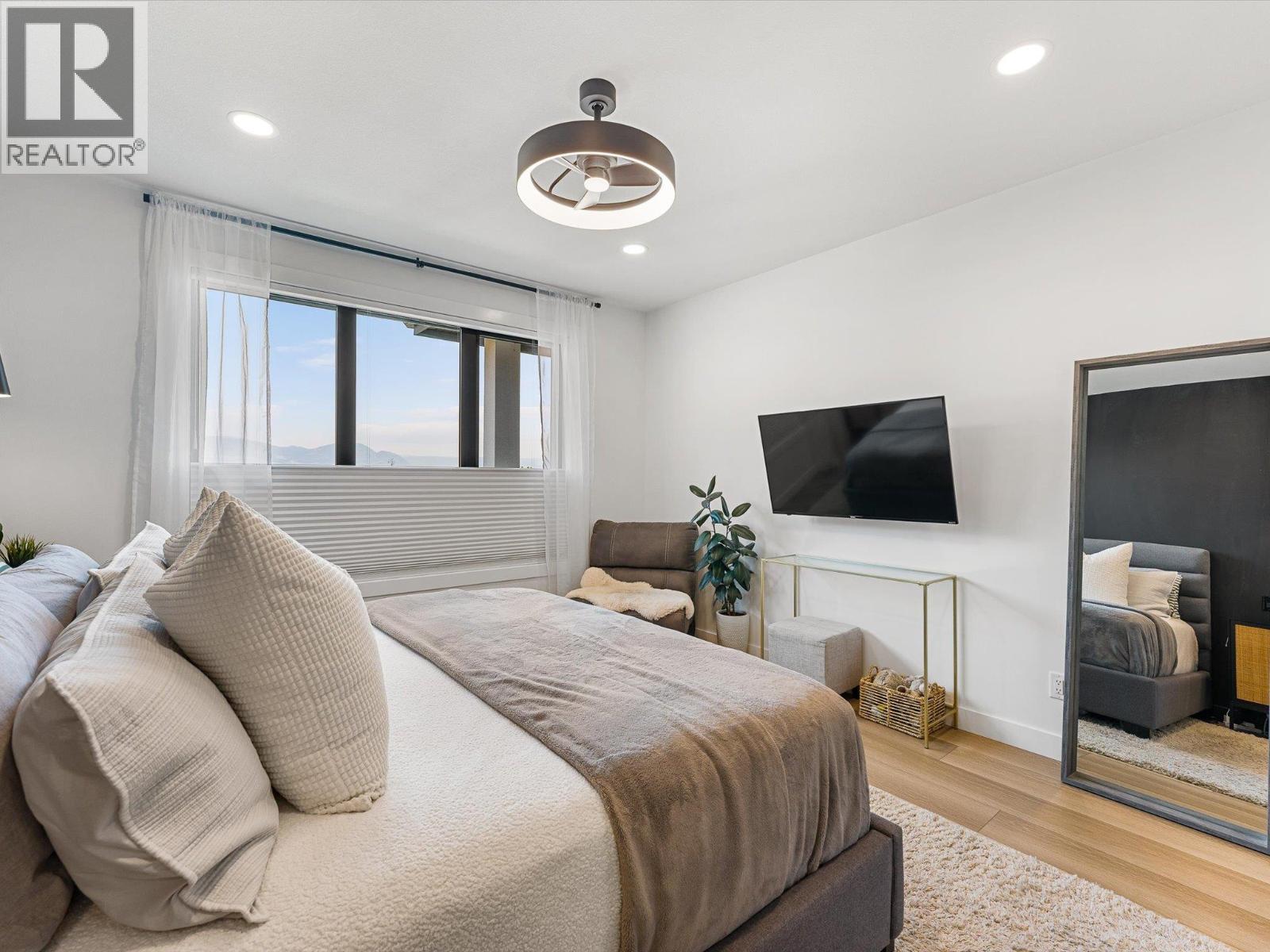 208 Skyland Drive - 27