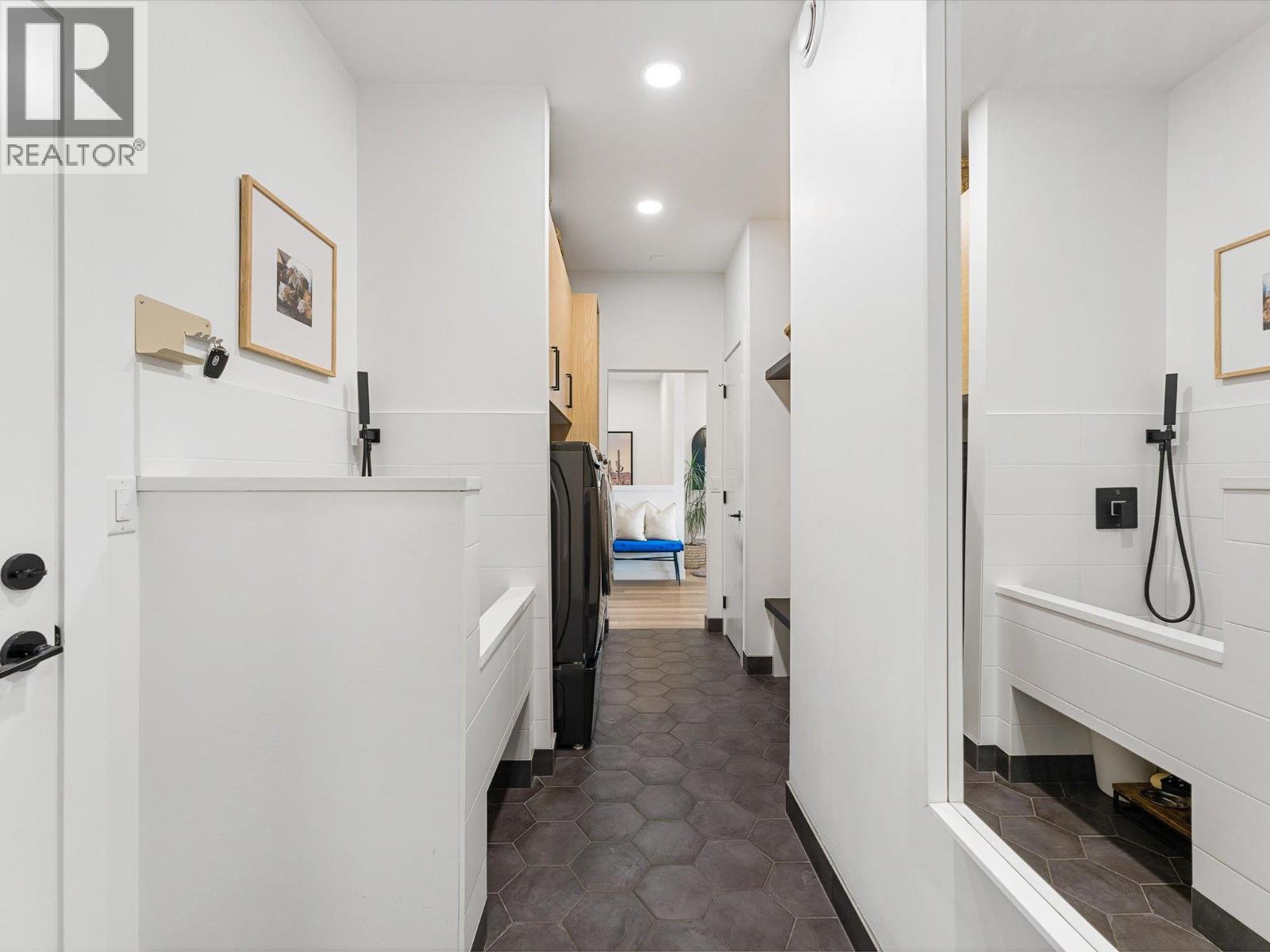208 Skyland Drive - Image 35