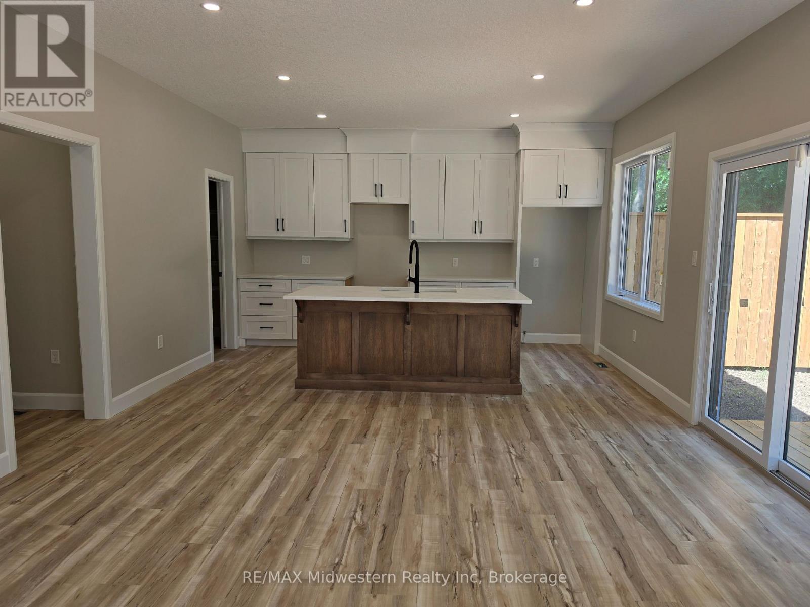 10 ROBERTS STREET - 4