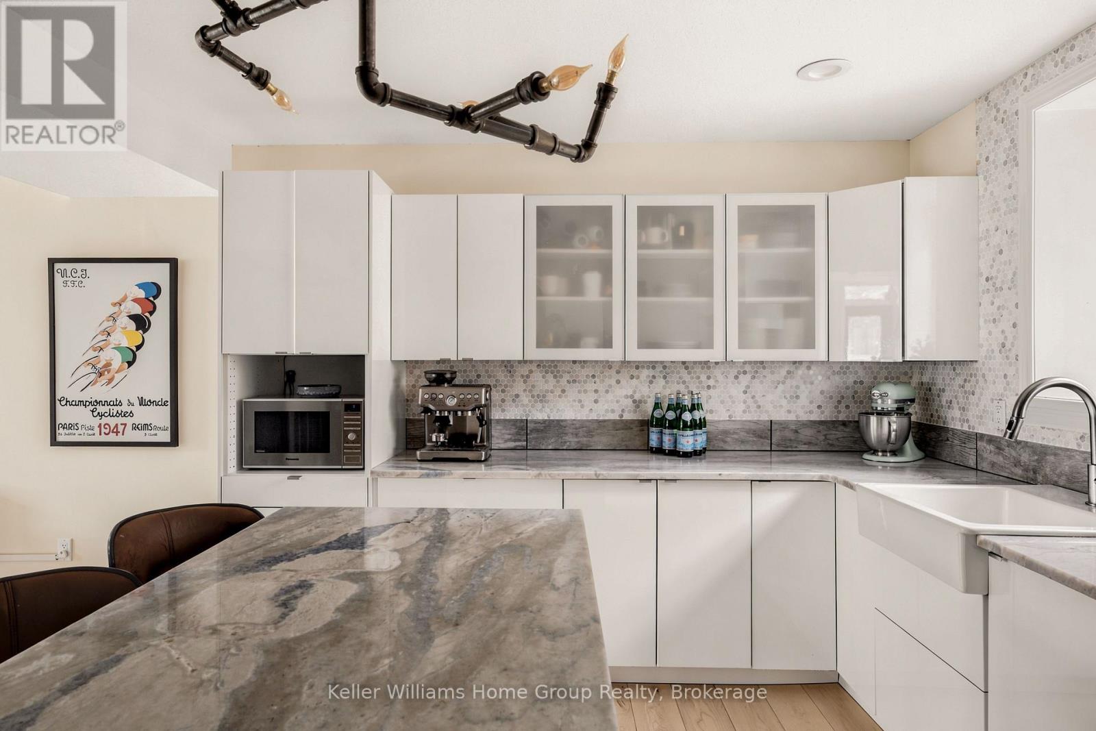 61 ESSEX STREET - Image 11