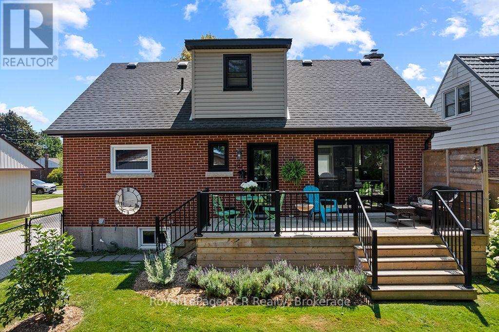 578 7TH STREET W - 35
