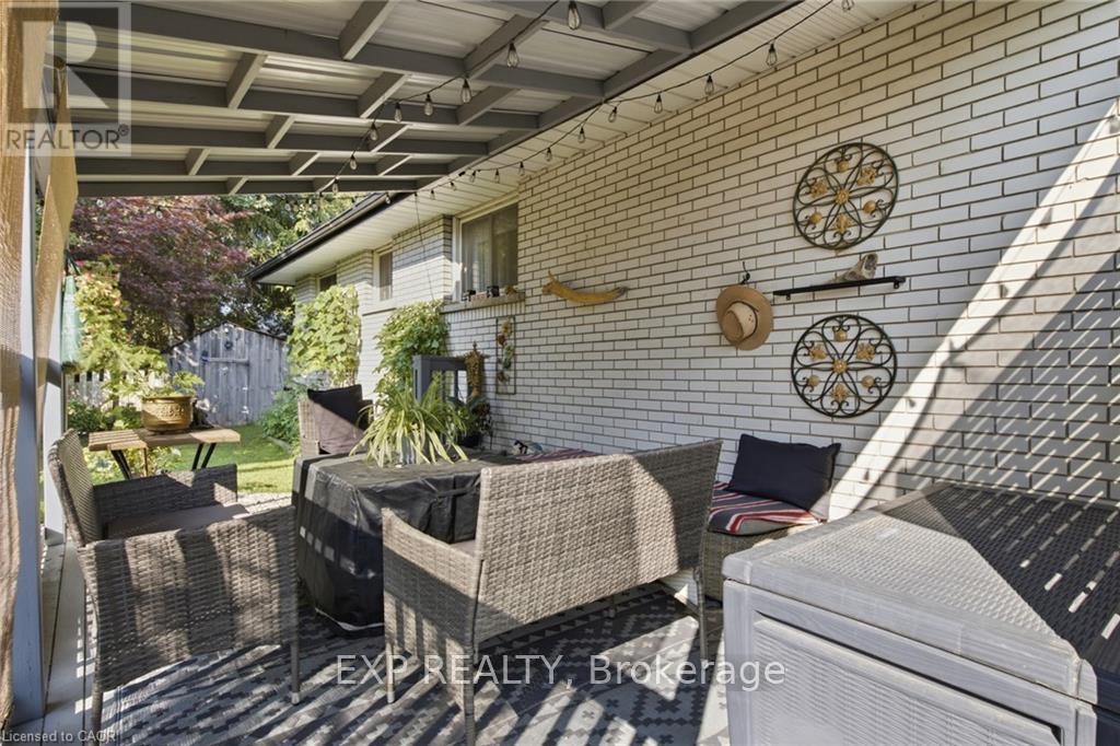 11 SUMMIT CRESCENT - 34