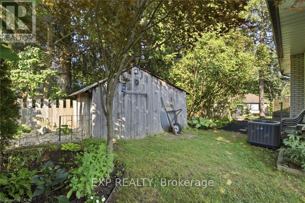 11 SUMMIT CRESCENT - Image 40