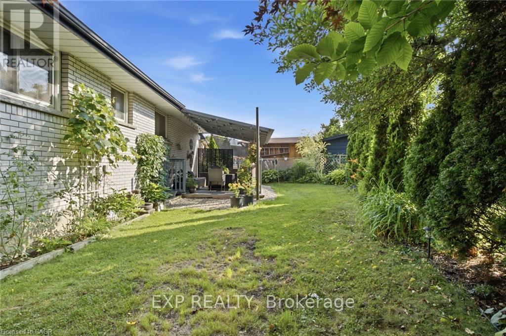 11 SUMMIT CRESCENT - 38